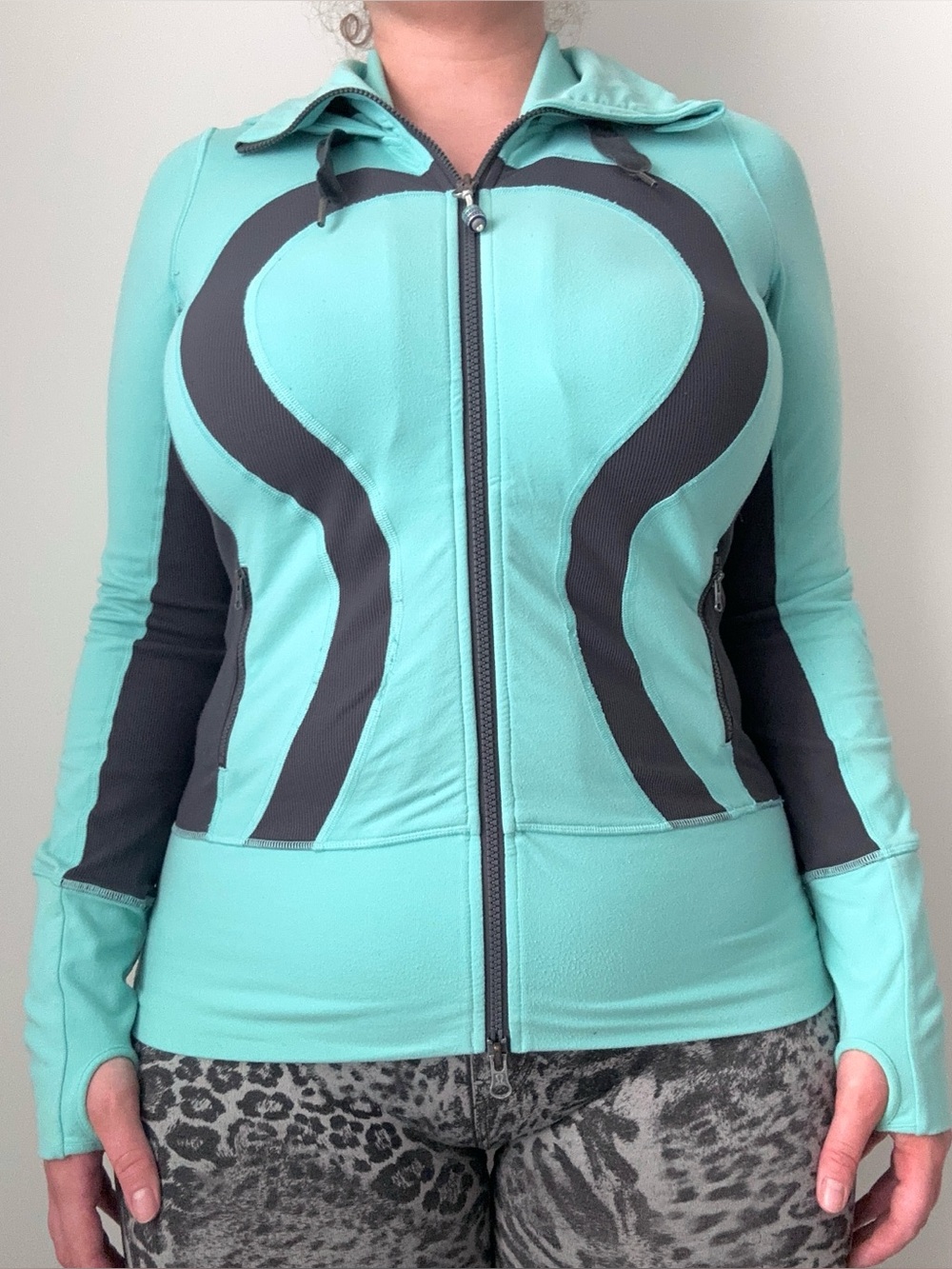 lululemon teal aqua grey stride full zip jacket with hood and thumbholes